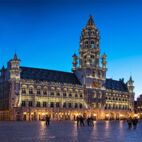 The famous Grand Place in blue hour in Brussels, Belgium - Von Horváth Botond - https://stock.adobe.com